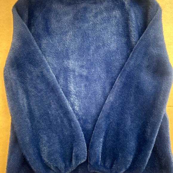 Jackets & Blazers - Women's Plush Faux Fur Blue Pullover Jacket
